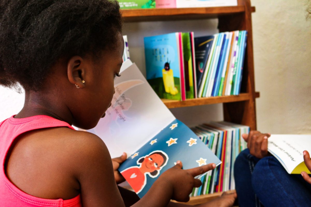 4 reasons to unplug and read a paper book – Mother And Child Magazine